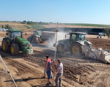 Traitement de sol sur la plate forme des silos d'une unité de méthanisation.