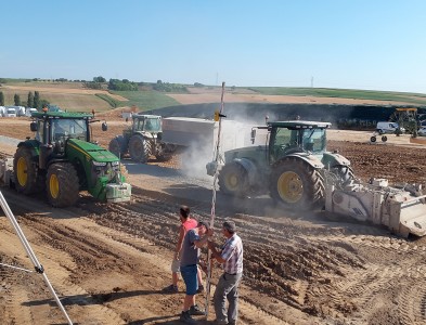 Traitement de sol sur la plate forme des silos d'une unité de méthanisation.