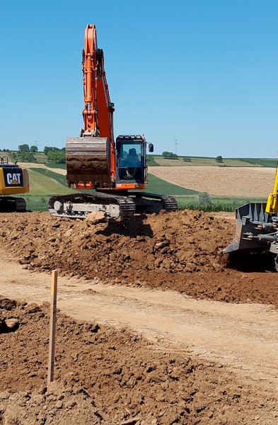 Terrassement de la plate de forme d'une unité de méthanisation