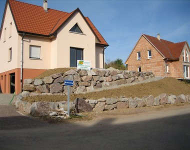 Murs de soutènement.