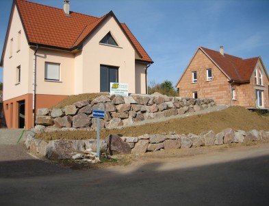 Murs de soutènement.